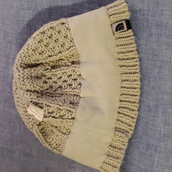 The North Face Cable Knit Beanie - Picture 2 of 3